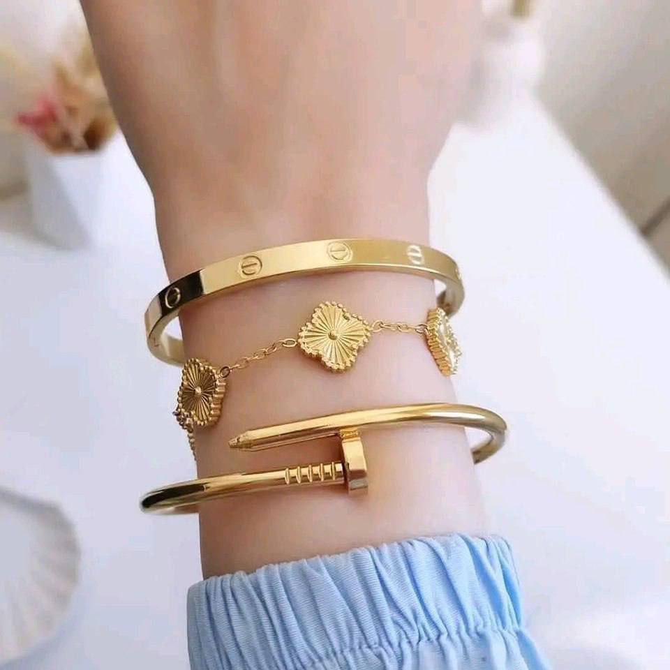 طقم اساور ذهبية 